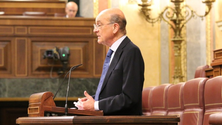 Euskal Taldeak lobbyei buruzko erregulazioa defendatzen du, baina Espainiako Gobernuaren dekretuaren prozedura eta irismena kritikatzen ditu: 