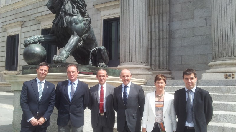 Visita de los directores de IMH, AFM y el Alcalde de Elgoibar al debate sobre formación en alternancia