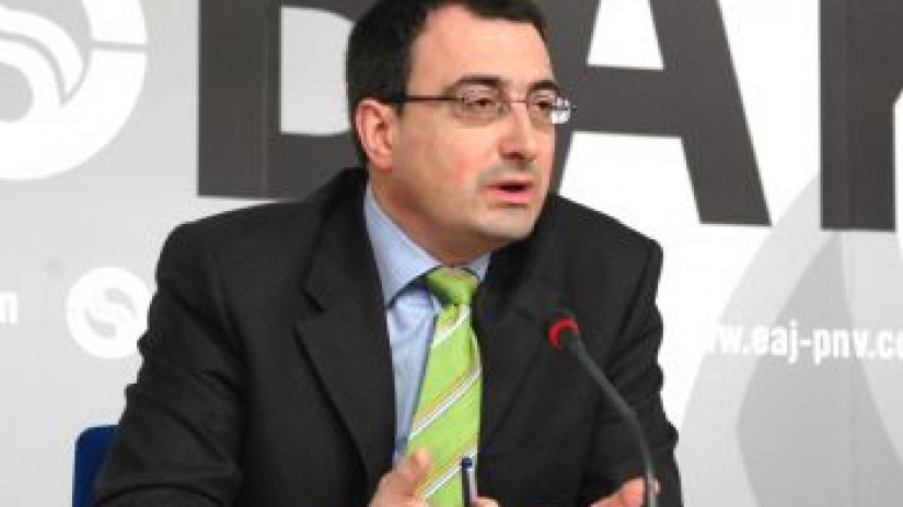 Ingeles-euskara hiztegia bultzatzeko ez legezko proposamena onartuta.