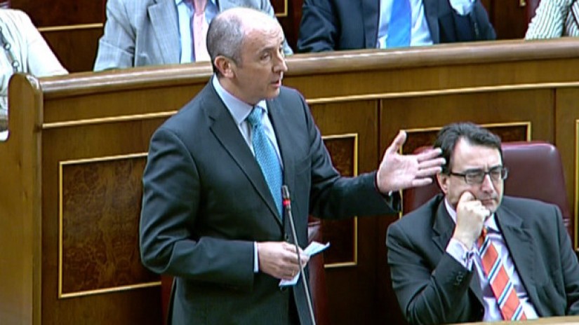 Erkorekak hazkunde eta enpleguaren alde hitzetatik ekimenetara igarotzea eskatu dio Rajoyri