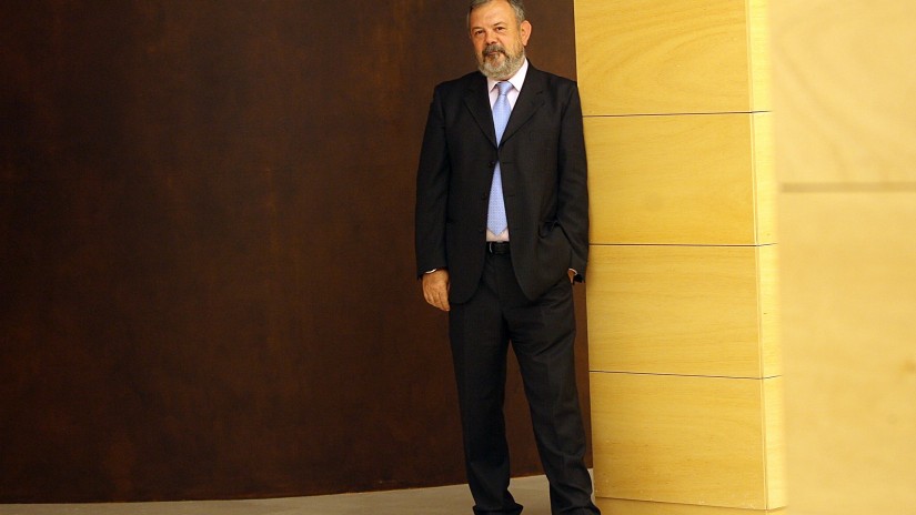 Azpiazuk ez du “suspertze” ekonomikorik aurrez ikusten bi urteko epean, eta “oraindik asko sufrituko dugula” uste du