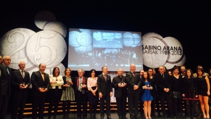 Juan Mª Uriartek ETAri eskatu dio armagabetzea eta Gobernuari espetxe politika arintzea