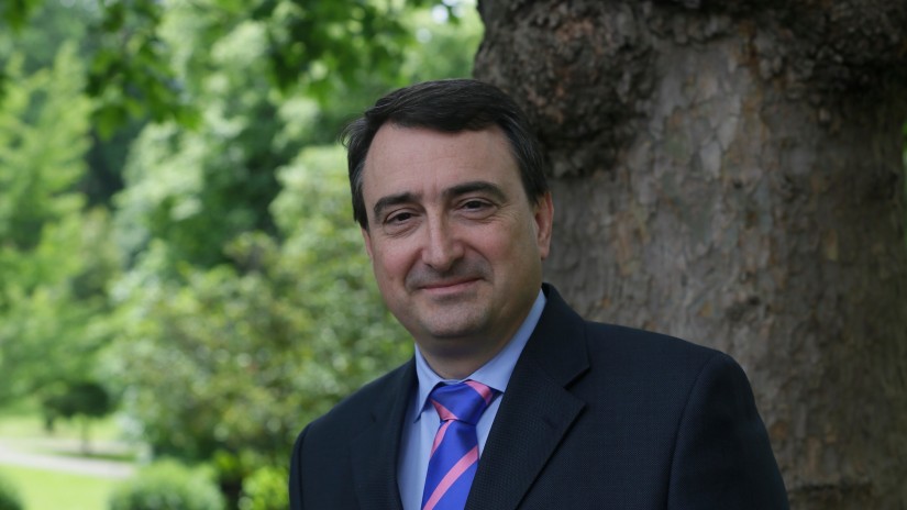 Euskadiri eta Nafarroari jorratuko diren tratatuei buruzko informazioa emateko “mekanismoa” ezartzea exijitu dio Aitor Estebanek Kanpo Gaietarako Ministerioari