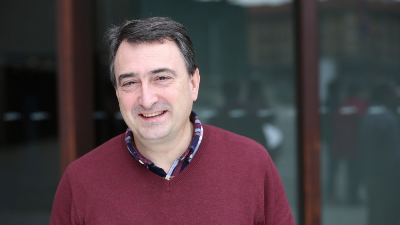 Marlaska “kolokan” ikusi du Estebanek eta Melillako ezbeharrari buruzko Ikerketa Batzordea eratzea erreklamatu du