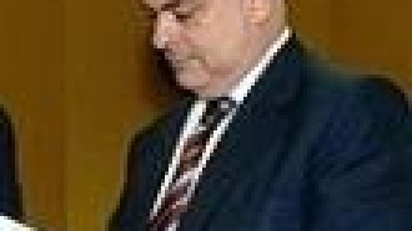 Olabarriak Conde-Pumpidori eskatu dio Fungairiño karguan mantendu behar ote den azter dezan