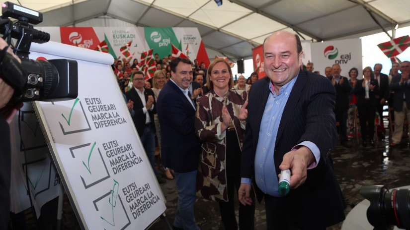 Ortuzarrek salatu du Euskadi lauko eztabaidan “hauteskunde-trofeo” gisa baino ez zutela aipatu