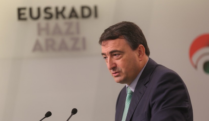 Aitor Estebanen esanetan A-20a "Alderdi Popularraren Gobernuaren zentzugabekerien gailurra da"