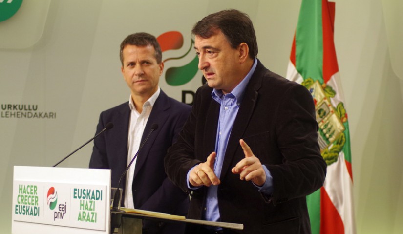 Aitor Esteban eta Jokin Bildarratz Espainako Konstituzioaren egunean