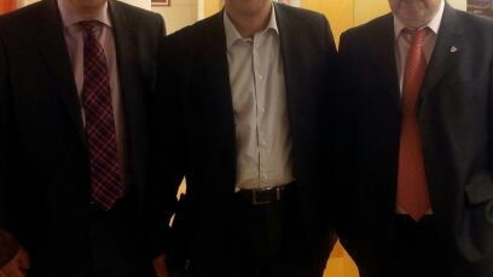 Aitor Esteban y Pedro Azpiazu con Alexis Tsipras, líder de SYRIZA