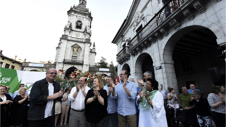 Ekitaldia Elgoibarren. Andoni Ortuzar, Joseba Agirretxea, Joseba Egibar