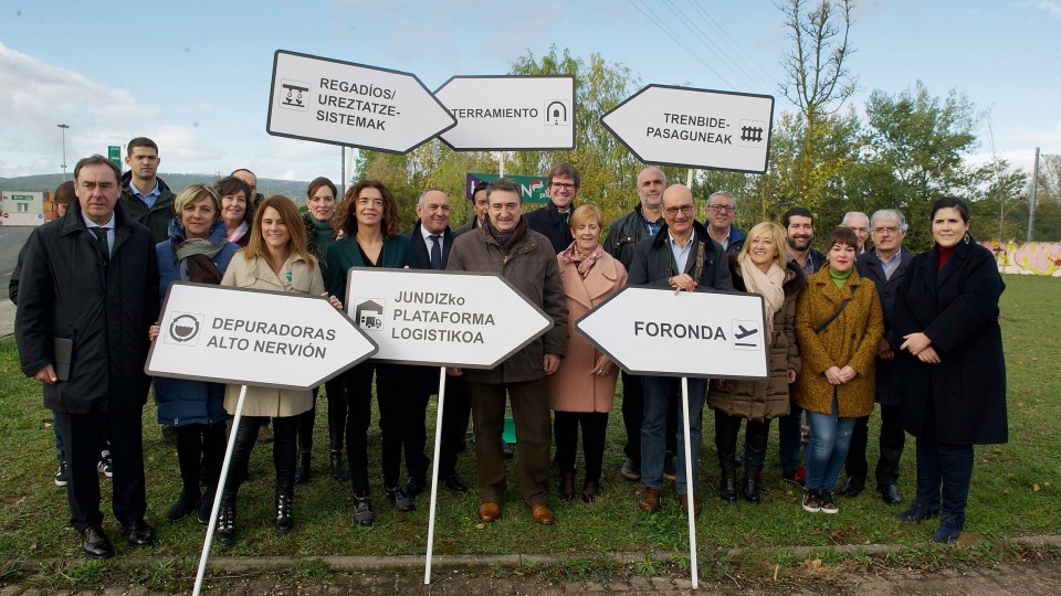 10A Inbertsio  buruzko ekitaldi sektoriala. Aitor Esteban, Arantxa Tapia