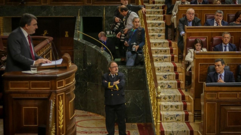 Aitor Esteban inbestiduraren osoko bileran